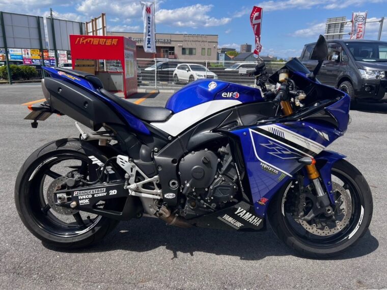 ヤマハ　YZF-R1　64万