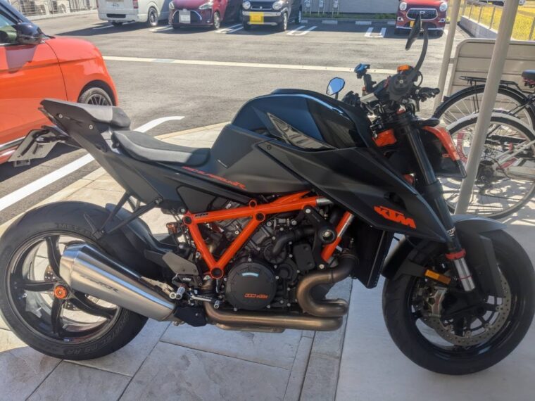 KTM-1290スーパーデュークR