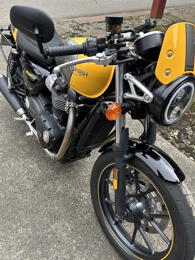 トライアンフ　ストリートカップ