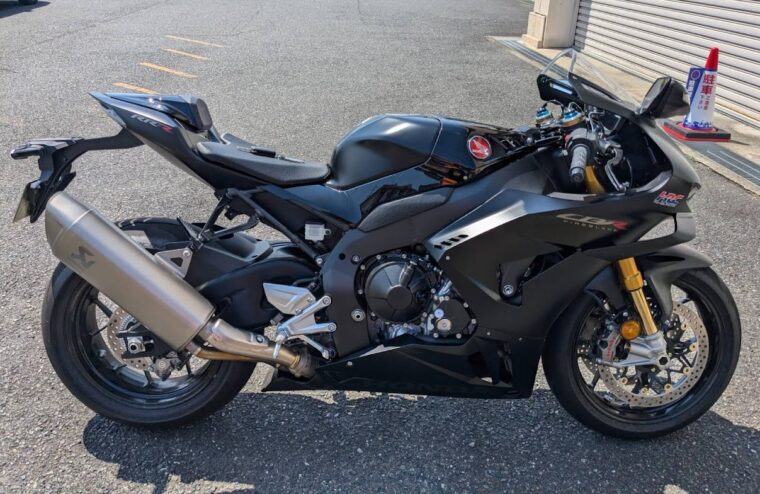 ホンダ　CBR1000RR-R