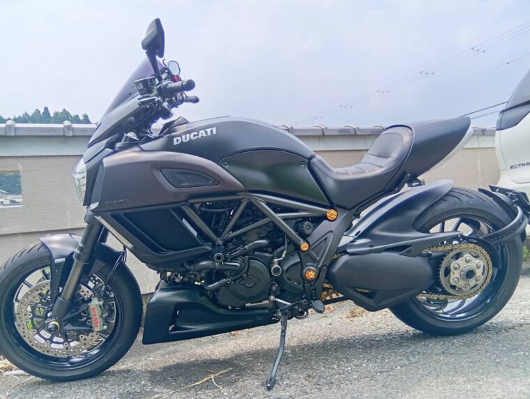ドゥカティ　ディアベルダーク