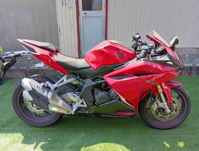 ホンダ　CBR250RR